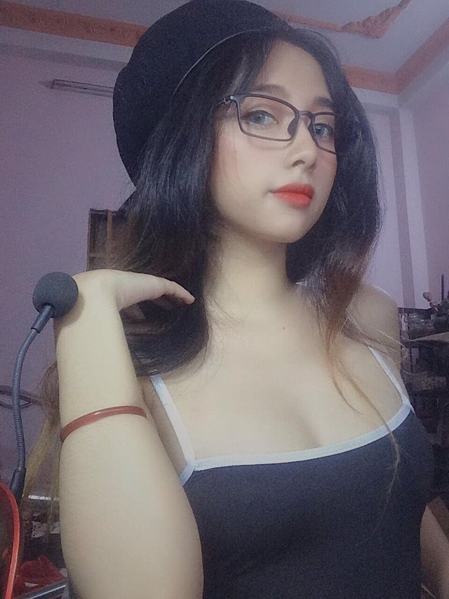 Giành vé đi CKTG, Lowkey eSports còn tăng nhiệt cho fan bằng cô nàng streamer xinh đẹp và nóng bỏng này đây - Ảnh 7.