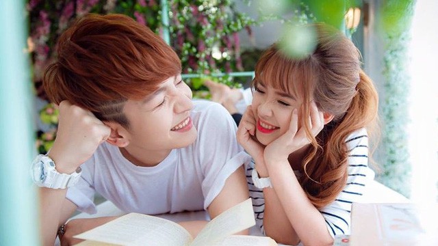 5 mối tình chị em đình đám nhất Vbiz: Cặp lao đao vướng phải thị phi, cặp kín như bưng đến hơn kém nhau gần cả 2 thập kỷ - Ảnh 6.