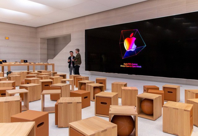 Sau 2 năm tu sửa, Apple Store huyền thoại ở Fifth Avenue đã mở cửa trở lại ở New York - Ảnh 7.