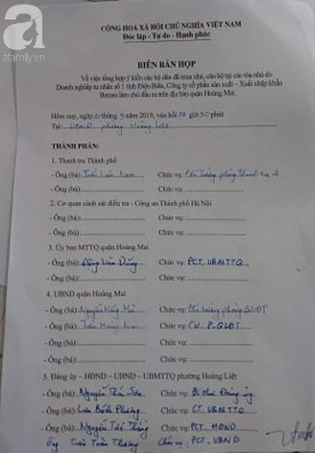Người d&acirc;n treo băng r&ocirc;n đ&ograve;i sổ hồng ở chung cư &ocirc;ng Thản, bức x&uacute;c chỗ để xe qu&aacute; tải phải phơi nắng ngo&agrave;i s&acirc;n - Ảnh 3.