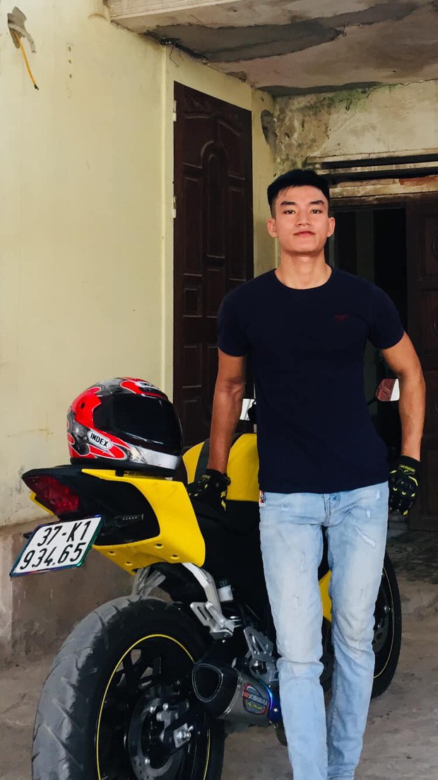 Soi tất tần tật info của tứ huynh đệ Nghệ An đang l&agrave;m mưa l&agrave;m gi&oacute; MXH sau m&agrave;n tuyển con d&acirc;u cực gắt của mẹ - Ảnh 1.