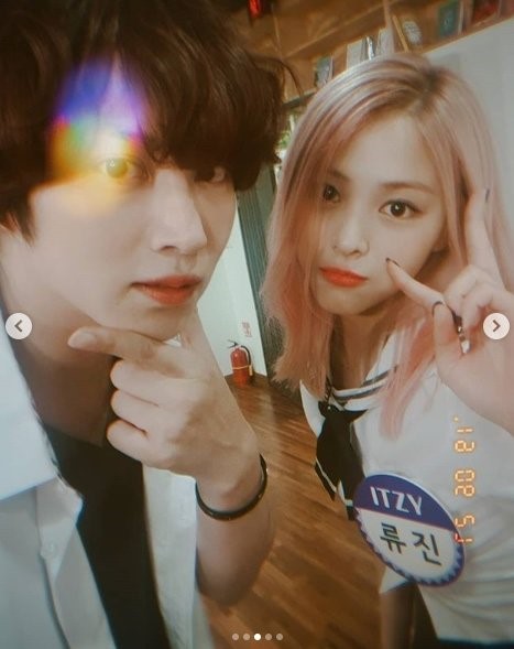 Với độ cuồng ITZY thế này, vị trí trưởng fan club MIDZY phải xướng tên Siêu sao vũ trụ Kim Hee Chul! - Ảnh 6.