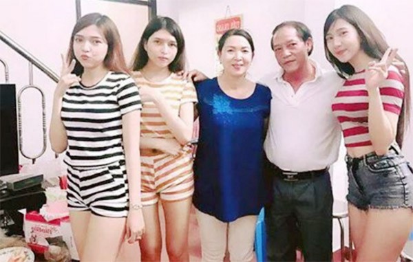 Đ&acirc;u chỉ c&oacute; tứ huynh đệ ở Nghệ An, đ&acirc;y l&agrave; những gia đ&igrave;nh đ&ocirc;ng chị em m&agrave; ai cũng đẹp xuất sắc nổi tiếng MXH - Ảnh 3.