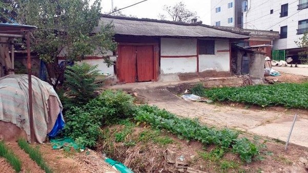 Nghi phạm trong vụ giết người hàng loạt đầu tiên ở Hàn lộ diện sau 33 năm: Đội lốt người lương thiện, từng cưỡng bức và giết hại em vợ - Ảnh 2. Nghi phạm trong vụ giết người hàng loạt đầu tiên ở Hàn lộ diện sau 33 năm: Đội lốt người lương thiện, từng cưỡng bức và giết hại em vợ - Ảnh 2.