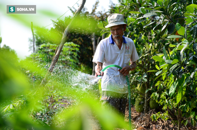 Lễ tang phi công huyền thoại Nguyễn Văn Bảy: Ảnh bay trên cao anh dũng vậy chứ xuống đất sống giản dị, chan hoà lắm - Ảnh 6.