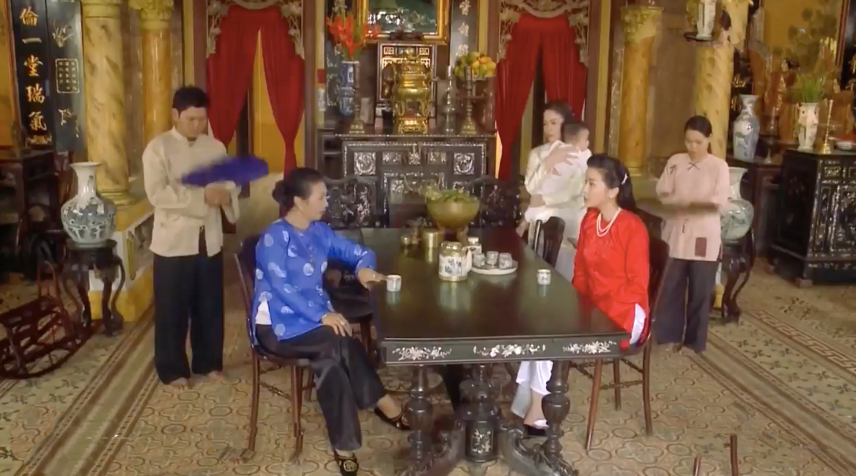 Tiếng S&eacute;t Trong Mưa tập 20: Thị B&igrave;nh ngớ ngẩn &ocirc;m con chờ cậu Ba về cứu, tai họa ập xuống chị lại lăn ra xỉu? - Ảnh 3.