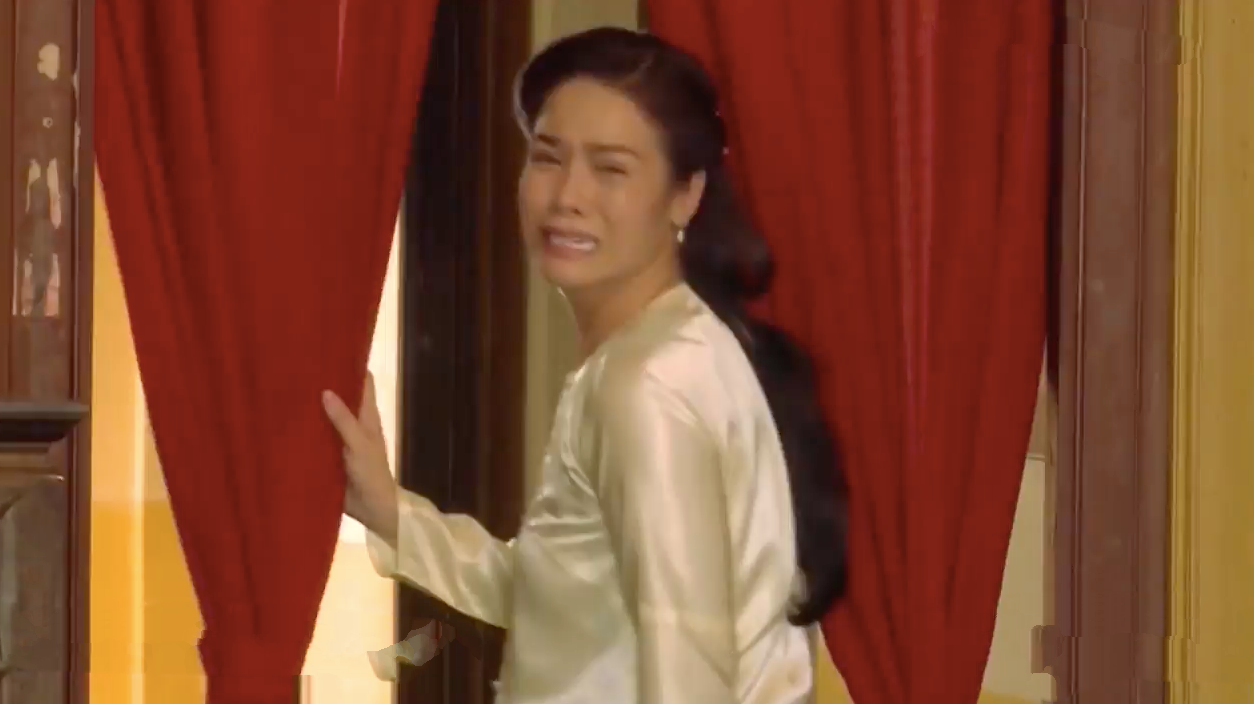 Tiếng S&eacute;t Trong Mưa tập 20: Thị B&igrave;nh ngớ ngẩn &ocirc;m con chờ cậu Ba về cứu, tai họa ập xuống chị lại lăn ra xỉu? - Ảnh 6.