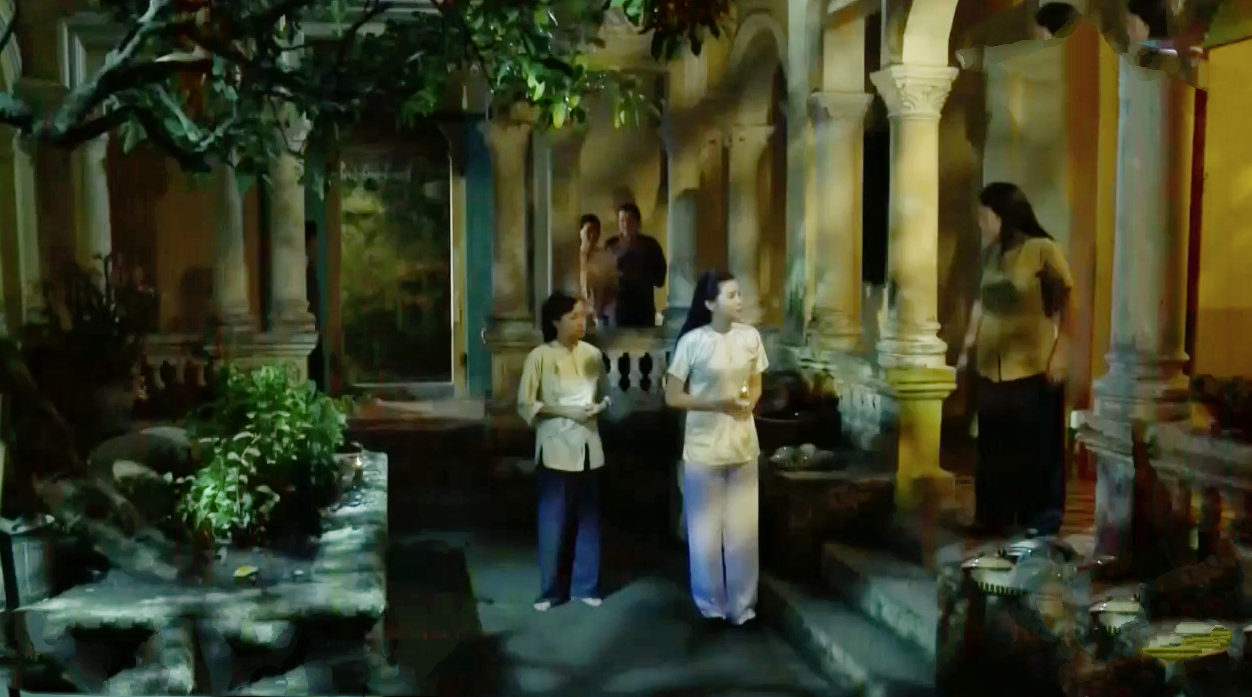 Tiếng S&eacute;t Trong Mưa tập 20: Thị B&igrave;nh ngớ ngẩn &ocirc;m con chờ cậu Ba về cứu, tai họa ập xuống chị lại lăn ra xỉu? - Ảnh 10.