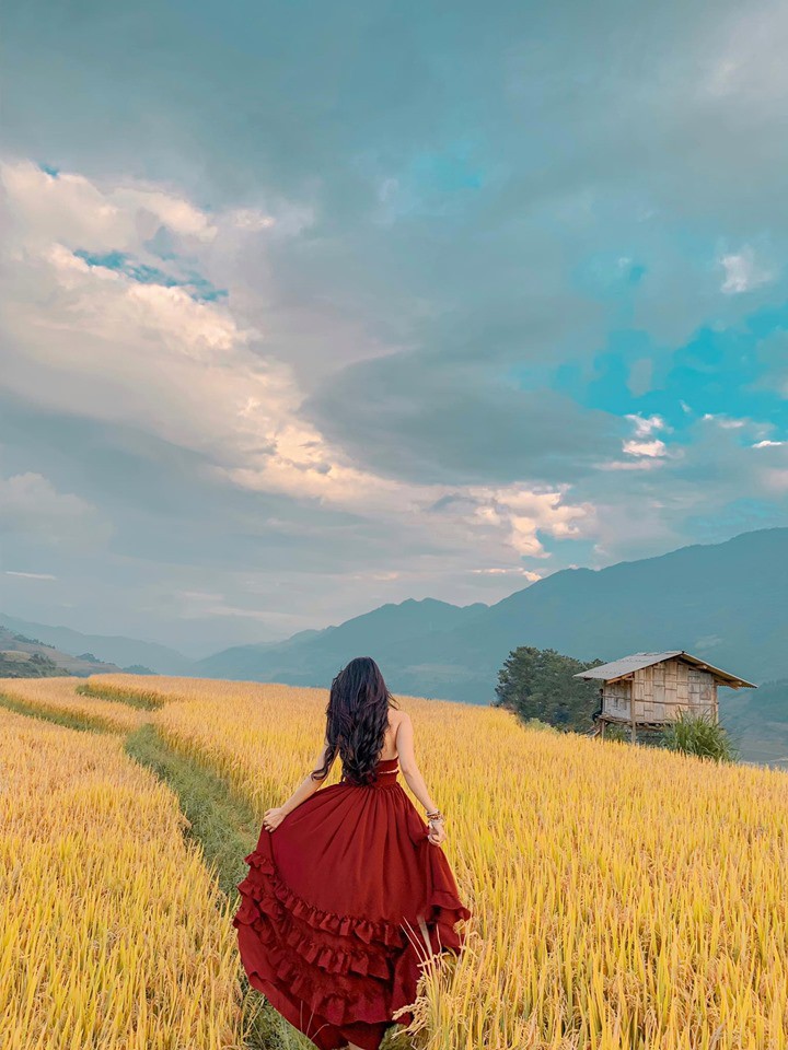 Lên Mù Cang Chải mùa lúa chín chụp bộ hình đẹp như 1 giấc mơ, nhưng nữ chính  lại “nổ inbox” vì chị em hỏi... chỗ mua váy