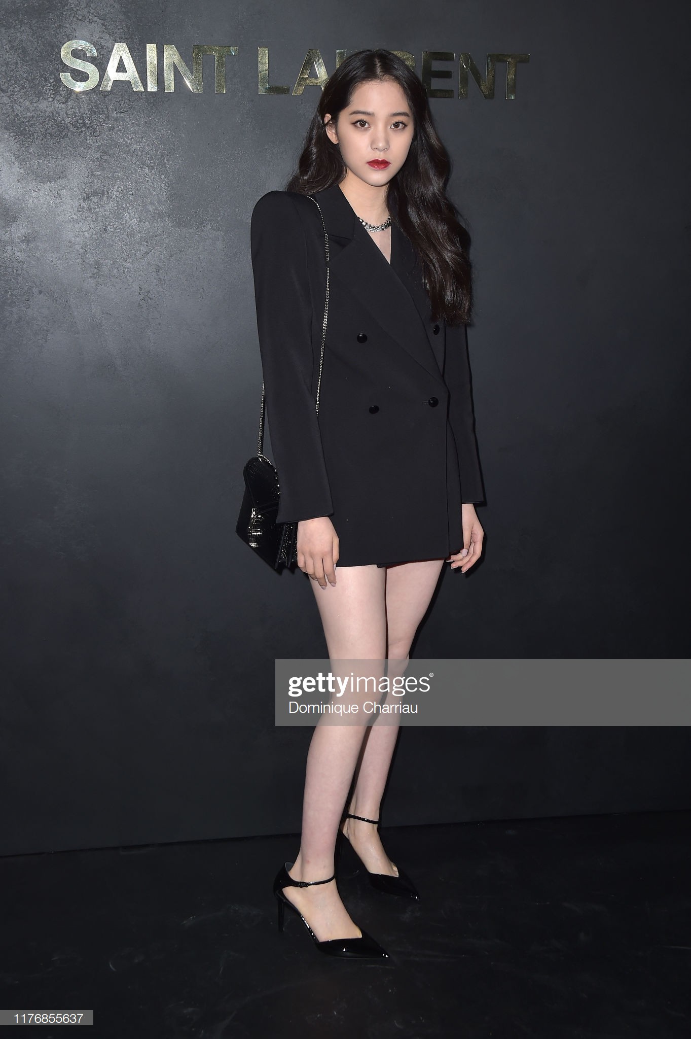 Rosé xuất hiện quá chất trong show Saint Laurent, chiếm hết spotlight của dàn sao châu Á có mặt cùng sự kiện - Ảnh 5. Rosé xuất hiện quá chất trong show Saint Laurent, chiếm hết spotlight của dàn sao châu Á có mặt cùng sự kiện - Ảnh 5.