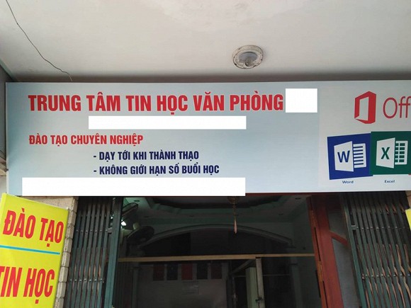 Công an vào cuộc xác minh vụ nữ sinh trường Báo chí tố chủ trung tâm tin học sàm sỡ - Ảnh 2.