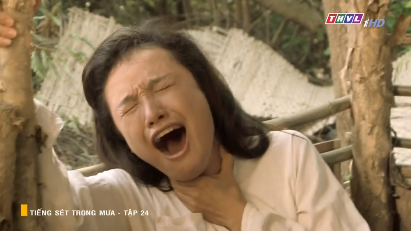 Tiếng Sét Trong Mưa tập 24: Bà Hội cắt cổ để Hiểm câm suốt đời, cậu hai run sợ nói người và quỷ không thể sống chung! - Ảnh 7. Tiếng Sét Trong Mưa tập 24: Bà Hội cắt cổ để Hiểm câm suốt đời, cậu hai run sợ nói người và quỷ không thể sống chung! - Ảnh 7.