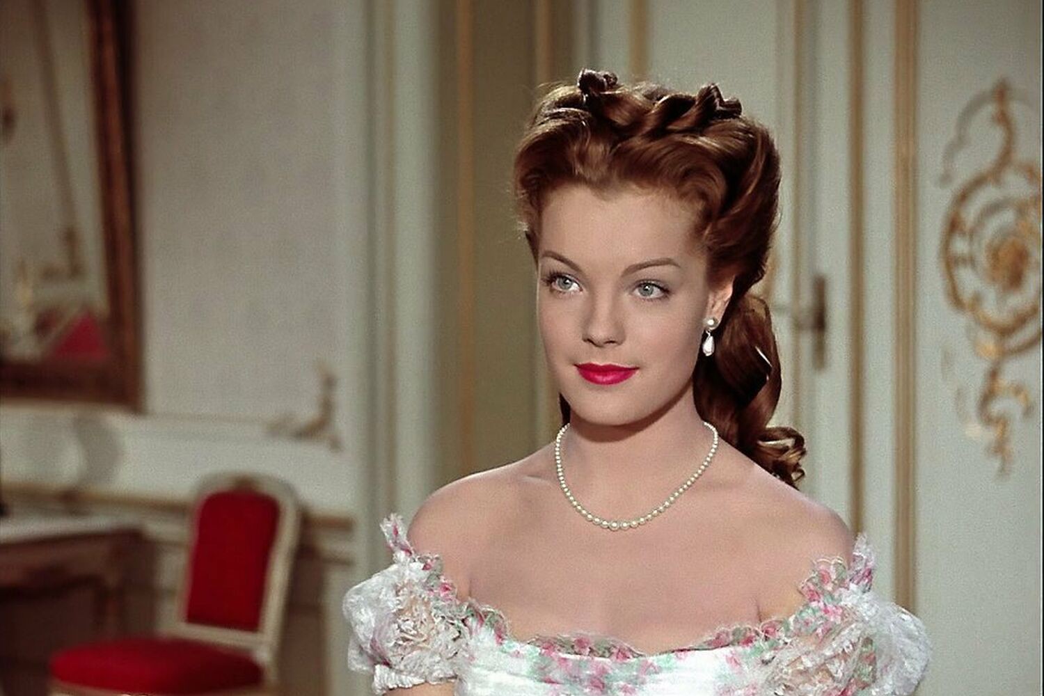 Chuỗi bi kịch không tưởng của minh tinh Romy Schneider: Mất chồng, quý tử bị hàng rào đâm chết, con gái dính bê bối tình dục