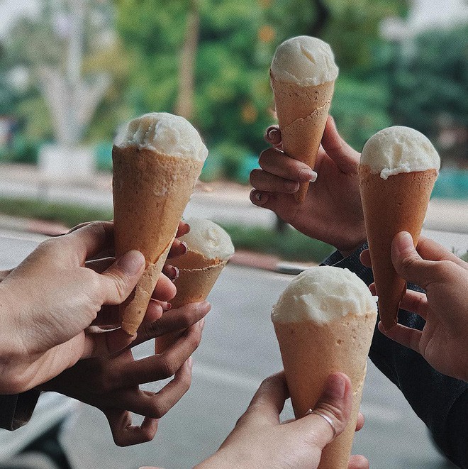 Tầm này Hà Nội thích nhất không phải có người yêu, mà là có người yêu đưa đi ăn kem bờ hồ! - Ảnh 3.