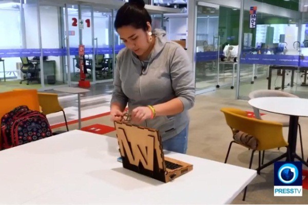 Nữ sinh chế tạo laptop gỗ, học sinh nghèo cũng có thể sử dụng - Ảnh 1.