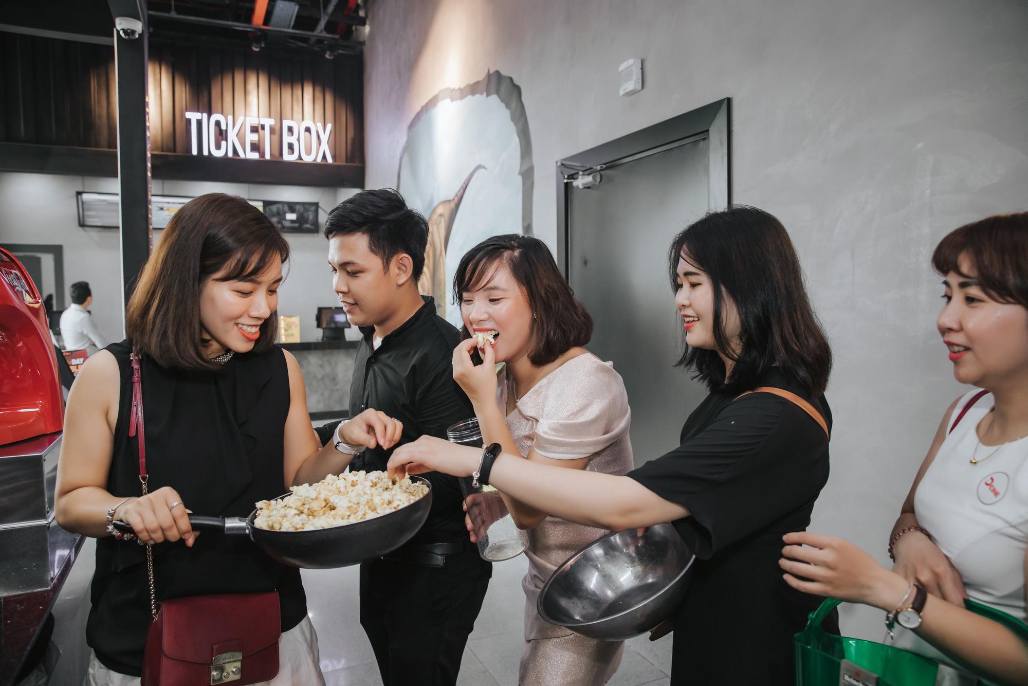 Ơn giời! Cơn sốt mang x&ocirc;, nồi, thau đi đựng bắp nước ở H&agrave;n Quốc c&oacute; mặt tại Việt Nam rồi! - Ảnh 5.