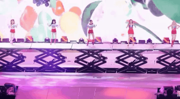 Nhìn lại 8 sân khấu cười ra nước mắt của Red Velvet: Chị cả Irene hết đi lạc trên sân khấu lại vô tư diễn không cần mic - Ảnh 10.
