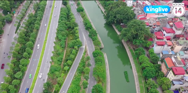 Clip: Nước sông Tô Lịch chuyển màu xanh biếc, người dân mở hội buông cần câu cá - Ảnh 2.