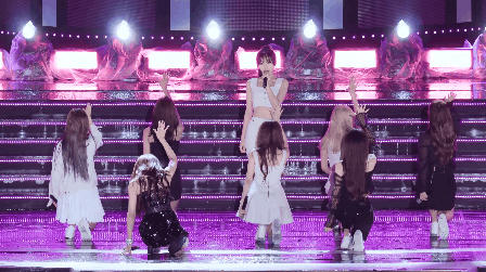Ng&atilde; dập m&ocirc;ng v&agrave; gặp phải chấn thương nhưng th&agrave;nh vi&ecirc;n Lovelyz vẫn xử l&yacute; rất chuy&ecirc;n nghiệp, nhận được cơn mưa lời khen từ netizen - Ảnh 3.