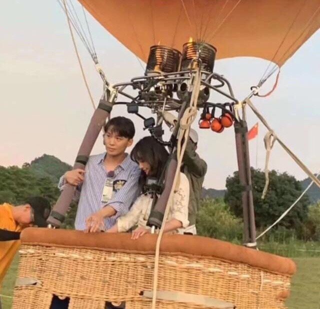 Rộ hình ảnh Trịnh Sảng được bạn trai CEO rởm cầu hôn bằng khinh khí cầu và bóng bay siêu lãng mạn - Ảnh 3.
