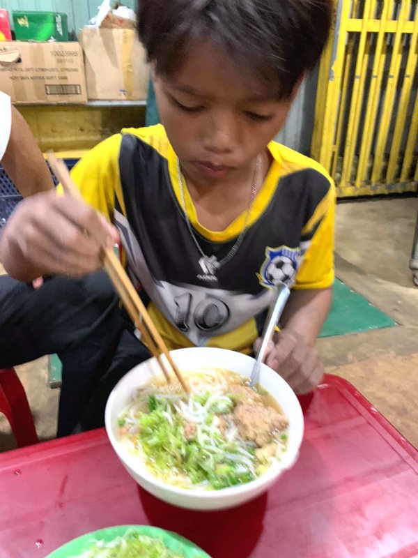B&eacute; trai 13 tuổi chạy xe m&aacute;y gần 300km từ Kon Tum sang Đắk Lắk - Ảnh 2.