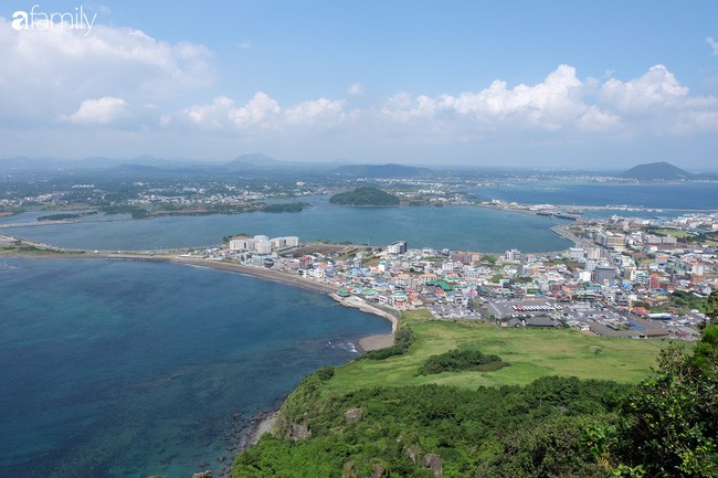 Cẩm nang ăn gì, chơi đâu khi đến Jeju - hòn đảo của những bối cảnh phim lãng mạn nhất xứ Hàn - Ảnh 3.