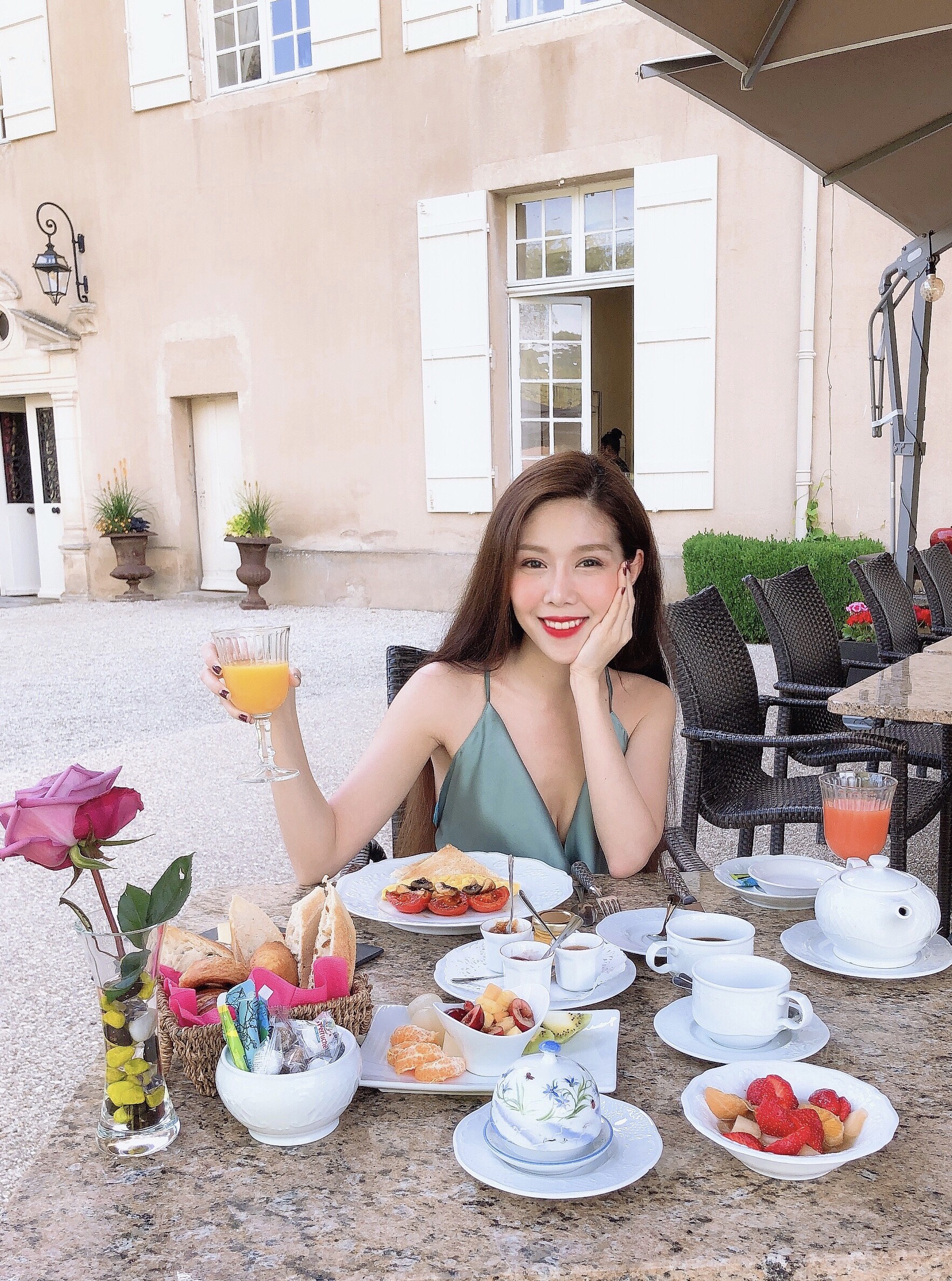 Tuệ Nghi - H&agrave;nh tr&igrave;nh th&agrave;nh c&ocirc;ng tr&ecirc;n nhiều lĩnh vực của nữ CEO 9x - Ảnh 4.