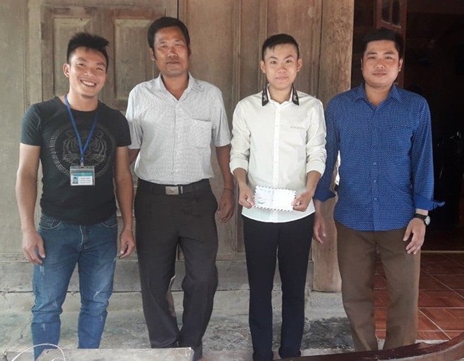 2 nam sinh liều m&igrave;nh lao xuống d&ograve;ng lũ cứu người t&agrave;n tật bị cuốn tr&ocirc;i - Ảnh 2.