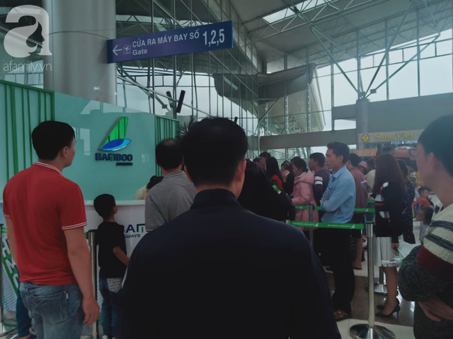 Ảnh hưởng áp thấp nhiệt đới Kajiki, nhiều khách đặt vé Bamboo Airways từ Đà Lạt về Hà Nội bị trễ chuyến - Ảnh 5.