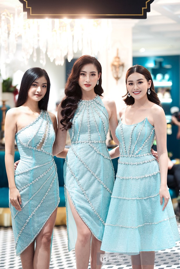C&ugrave;ng diện đầm &ocirc;m đọ d&aacute;ng c&ugrave;ng 2 &Aacute; hậu, ấy thế m&agrave; chỉ mỗi Lương Th&ugrave;y Linh mắc sơ suất thời trang g&acirc;y ngỡ ng&agrave;ng - Ảnh 1.