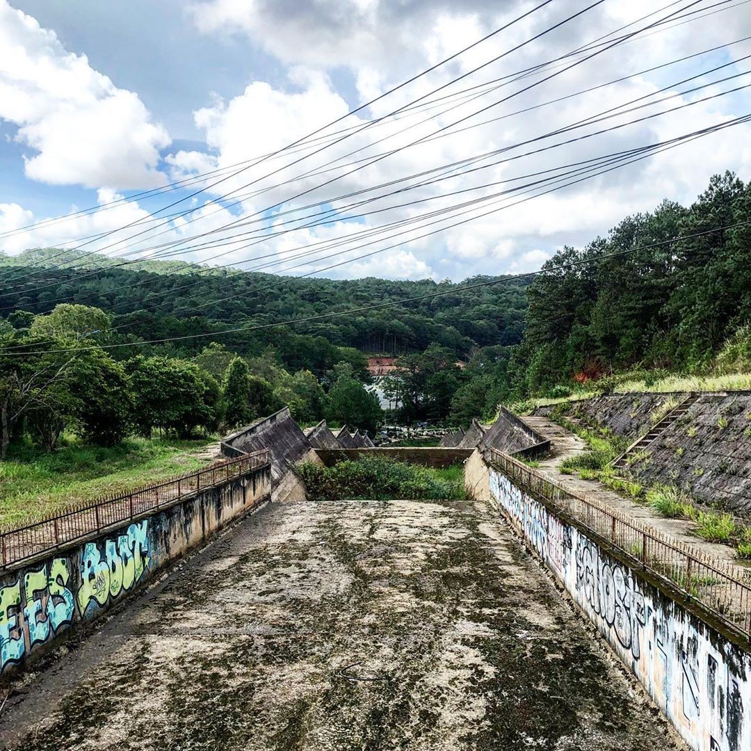 Lại một góc sống ảo Đà Lạt lên hình đẹp miễn chê còn ở ngoài thì... thấy ghê: Cái đập nước thôi mà ảo vậy hả? - Ảnh 17. Lại một góc sống ảo Đà Lạt lên hình đẹp miễn chê còn ở ngoài thì... thấy ghê: Cái đập nước thôi mà ảo vậy hả? - Ảnh 17.