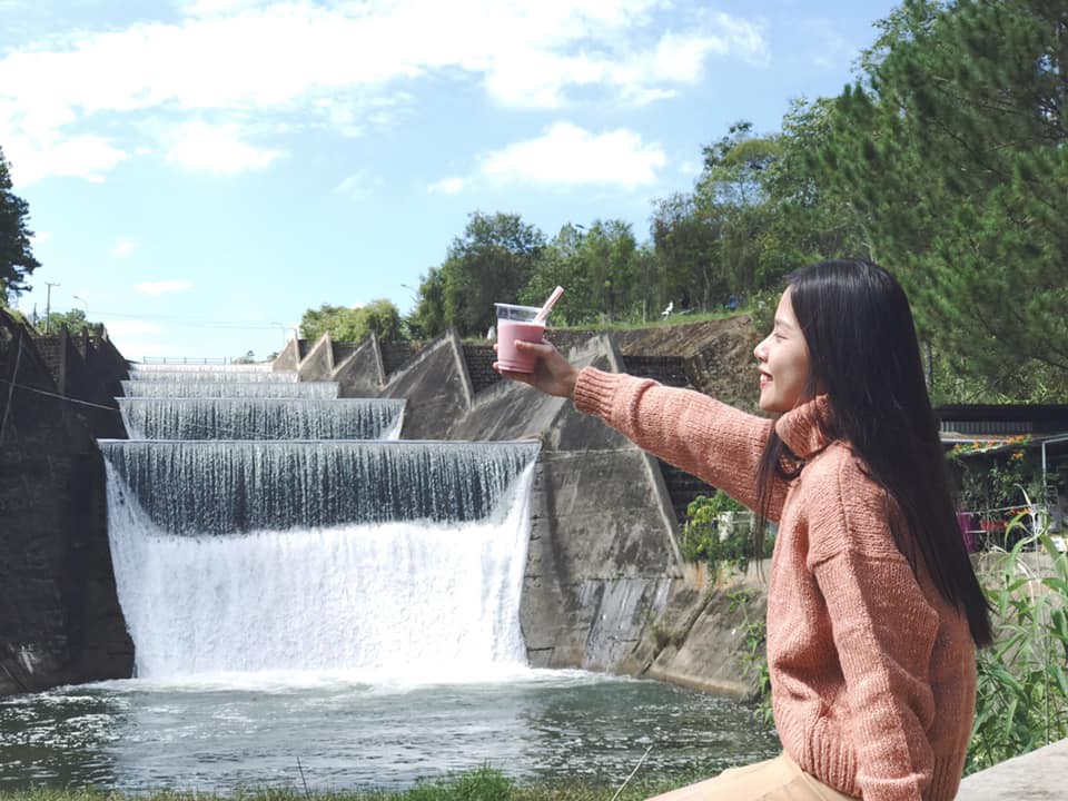 Lại một góc sống ảo Đà Lạt lên hình đẹp miễn chê còn ở ngoài thì... thấy ghê: Cái đập nước thôi mà ảo vậy hả? - Ảnh 12. Lại một góc sống ảo Đà Lạt lên hình đẹp miễn chê còn ở ngoài thì... thấy ghê: Cái đập nước thôi mà ảo vậy hả? - Ảnh 12.