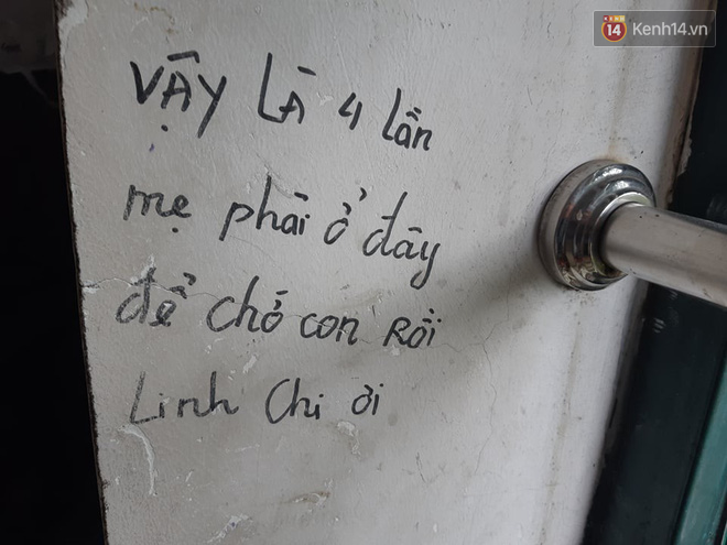 Xúc động những dòng thư trên bức tường loang lổ ngoài phòng mổ của viện E: “4 lần mẹ phải ở đây chờ con rồi, con ơi... - Ảnh 10.