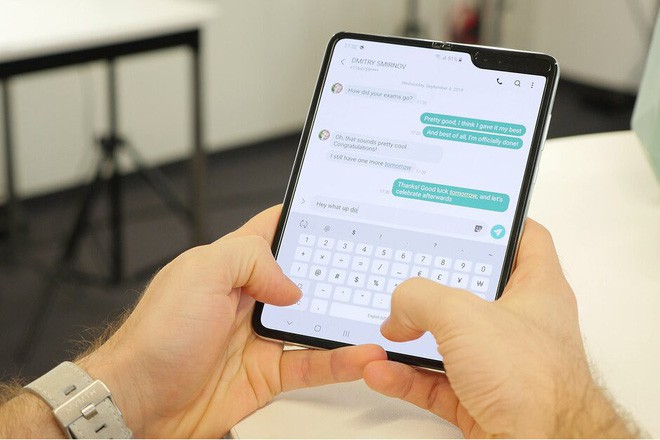 Những cảm nhận đầu tiên về siêu phẩm màn hình gập Samsung Galaxy Fold - Ảnh 1.