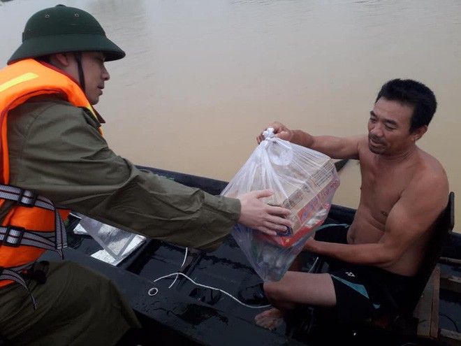 Cuộc sống co ro trên gác mái với bát cơm trắng của người dân Hà Tĩnh - Ảnh 11.