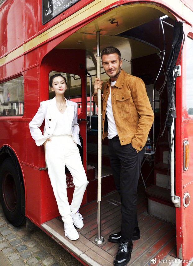 David Beckham khoe clip trò chuyện cùng Angela Baby, nhan sắc của bà xã Huỳnh Hiểu Minh bất ngờ gây chú ý hơn cả - Ảnh 5.