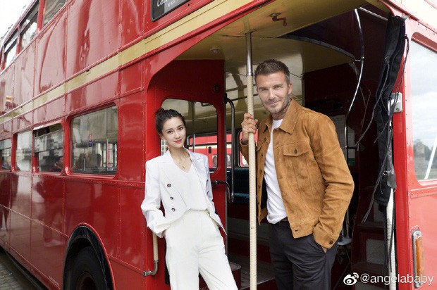 David Beckham khoe clip trò chuyện cùng Angela Baby, nhan sắc của bà xã Huỳnh Hiểu Minh bất ngờ gây chú ý hơn cả - Ảnh 7.