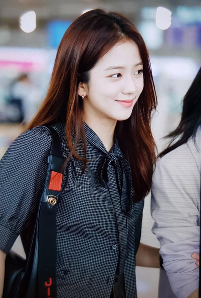 BLACKPINK lại g&acirc;y n&aacute;o loạn s&acirc;n bay: &ldquo;K&iacute;n cổng cao tường&rdquo; m&agrave; sao vẫn hot h&ograve;n họt thế n&agrave;y? - Ảnh 3.