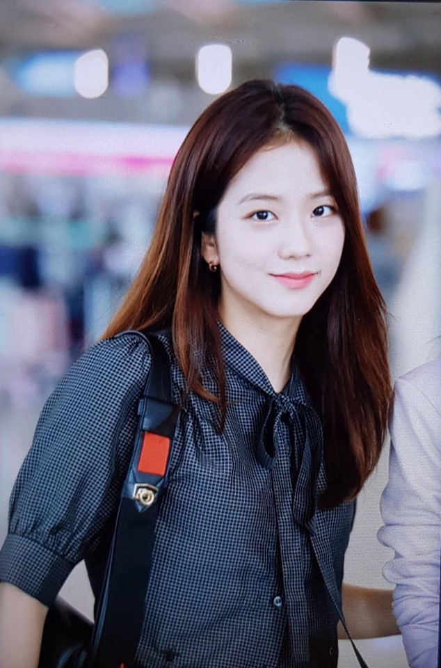 BLACKPINK lại g&acirc;y n&aacute;o loạn s&acirc;n bay: &ldquo;K&iacute;n cổng cao tường&rdquo; m&agrave; sao vẫn hot h&ograve;n họt thế n&agrave;y? - Ảnh 2.