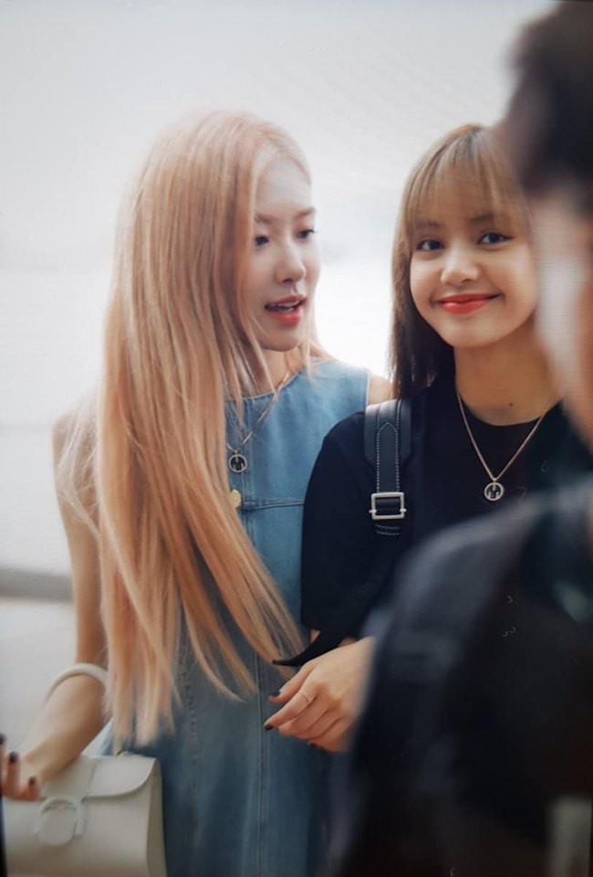 BLACKPINK lại g&acirc;y n&aacute;o loạn s&acirc;n bay: &ldquo;K&iacute;n cổng cao tường&rdquo; m&agrave; sao vẫn hot h&ograve;n họt thế n&agrave;y? - Ảnh 7.