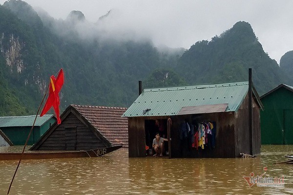 Nhờ sáng tạo này, dân Quảng Bình không phải lên núi trú ẩn khi lũ ập - Ảnh 4.