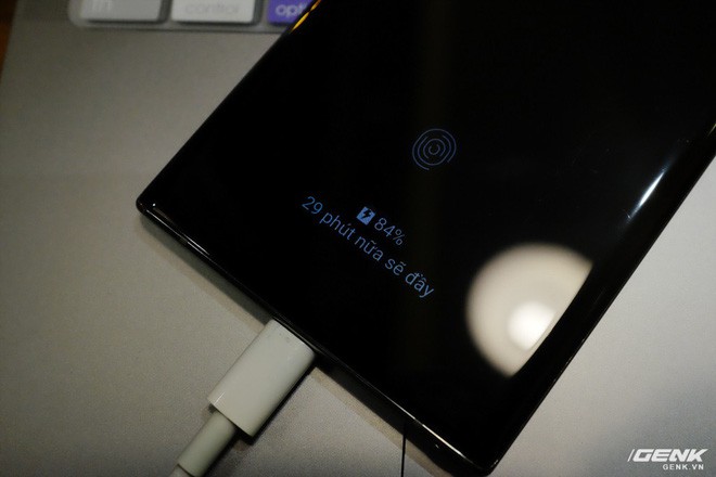 Thử cặp đôi quyền lực sạc nhanh ZMI 65W - MacBook 61W với Galaxy Note10+: Ai sẽ lên đỉnh nhanh nhất? - Ảnh 7.