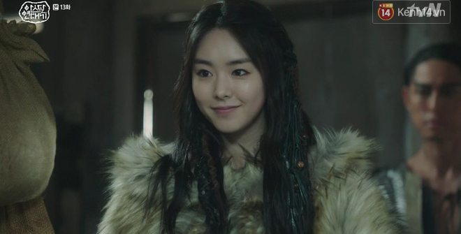 Knet phát sốt với mỹ nhân người Nhật Erika Karata, nhan sắc Kim Ji Won cùng Song Joong Ki không có cửa đọ lại! - Ảnh 2.