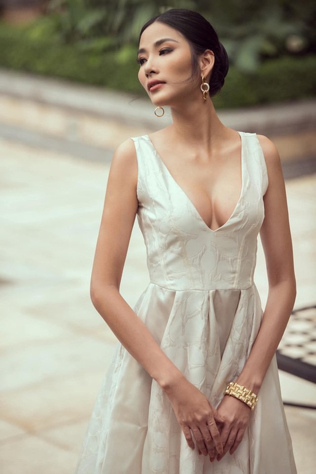 Hoàng Thùy phớt lờ tin đồn nâng ngực để thi Miss Universe 2019, chăm diện váy áo khoe trọn vòng 1 căng tròn - Ảnh 11.