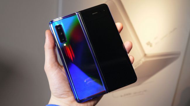 Những cảm nhận đầu tiên về siêu phẩm màn hình gập Samsung Galaxy Fold - Ảnh 2.