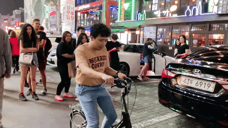 Mất 5000 won chạy thử chiếc xe đạp kỳ lạ ở Hàn Quốc, Trấn Thành “bỏ của chạy lấy người” khiến Hari Won cười ngất - Ảnh 13.