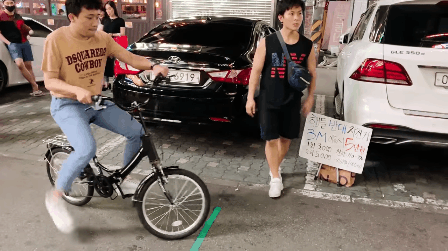 Mất 5000 won chạy thử chiếc xe đạp kỳ lạ ở Hàn Quốc, Trấn Thành “bỏ của chạy lấy người” khiến Hari Won cười ngất - Ảnh 17.