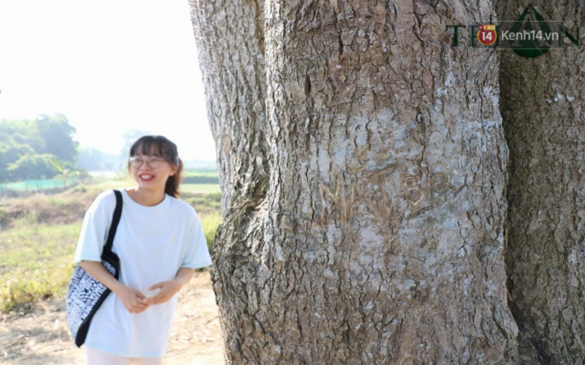 Nhiều bạn trẻ tranh thủ ng&agrave;y đầu năm đến check-in những bối cảnh trong phim Mắt Biếc ở Huế - Ảnh 11.