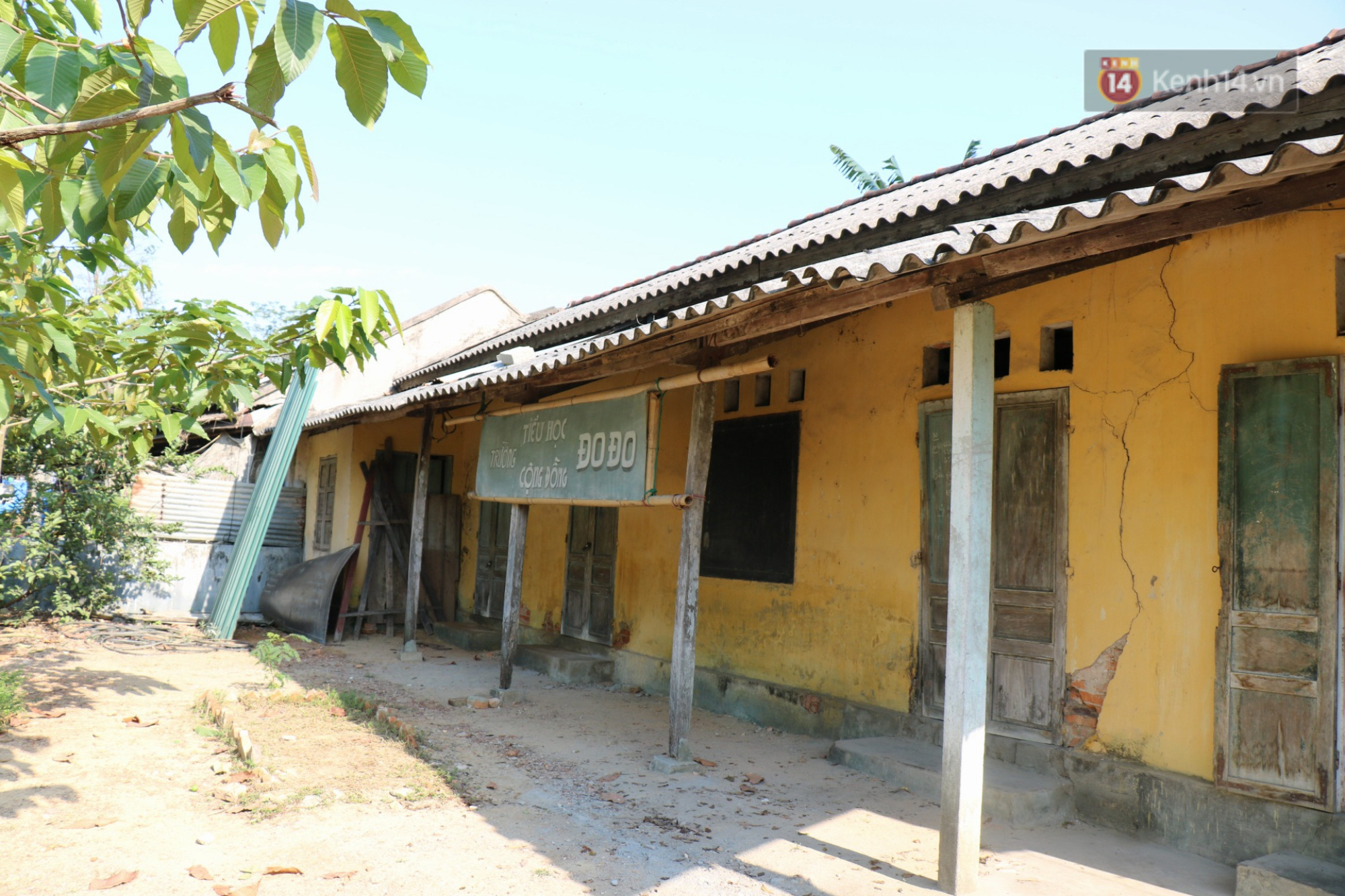 Nhiều bạn trẻ tranh thủ ng&agrave;y đầu năm đến check-in những bối cảnh trong phim Mắt Biếc ở Huế - Ảnh 3.