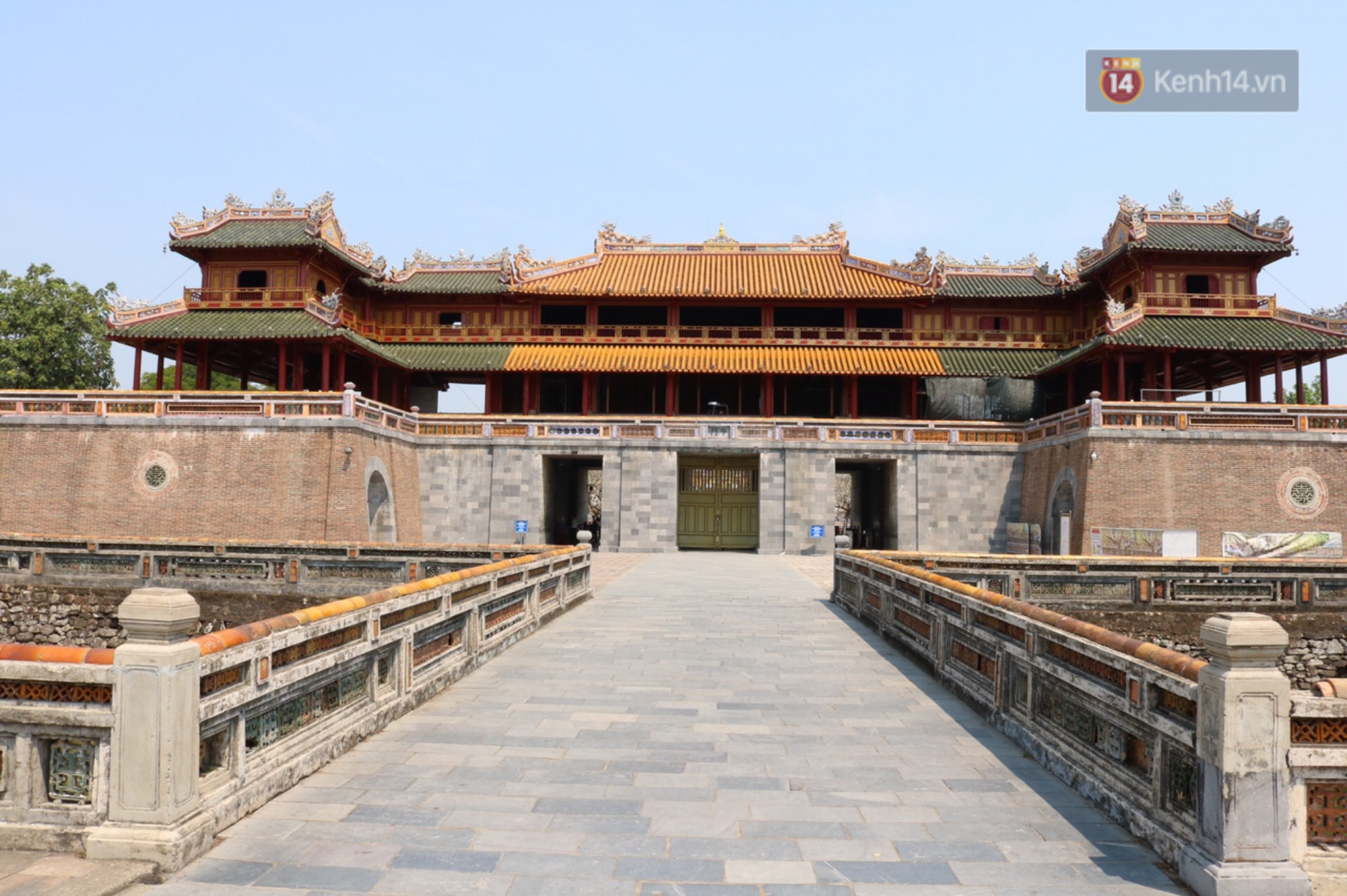 Nhiều bạn trẻ tranh thủ ng&agrave;y đầu năm đến check-in những bối cảnh trong phim Mắt Biếc ở Huế - Ảnh 9.